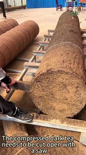 The compressed dark tea needs to be cut open with #wood #wheelsaw #woodworking