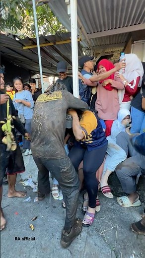 Girl in blue and yellow dress gets fucked by a lumping horse‼️Seni Benjang Panca Komara