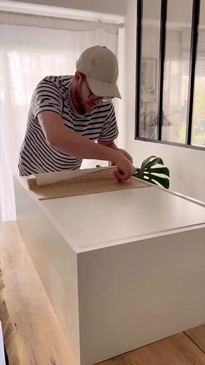 ᴏᴍᴀʀ ʙɪᴇʟꜱᴀ | ʜᴏᴍᴇᴅᴇᴄᴏʀ on Instagram: "CAMBIOS CON VINILO LOW COST 🤩 Si quieres darle un cambio de manera low cost a un mueble Con este vinilo autoadhesivo se lo darás de manera fácil y rápida. ☺️ Parecen otros muebles , quédate a verlo hasta el final por que hay dos cambios 😉 👇 🚩GUARDA EL POST PARA NO PERDER LA REFERENCIA! El vinilo es de Leroy Merlin 🟥Este es su numero Ref. 82380544 Solo se puede pedir online ( no lo venden en tienda ) Así que si te aburren tus muebles o quieres darles un