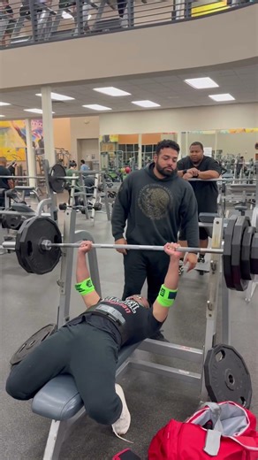 295 lbs flat bench press 1 rep