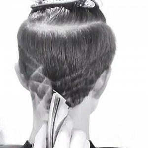 HairCut by @chelseavonnejames 💇💇💇💇 | Hair Academy TV