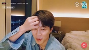 【朴智旻】不习惯自己的新发色和刘海长度的旻旻 拜托你清醒一点 你怎么样都好看！