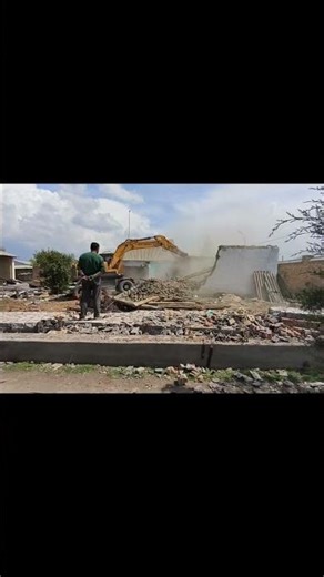 This Excavator Destroyed a House in Minutes! 😱 Fast Demolition