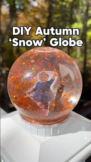 DIY Autumn-Inspired Snow Globe • Fall Crafts for Kids #snowglobe #diyfallcrafts