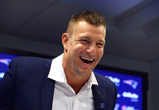 Strahan teases Gronkowski over turkey drive love story