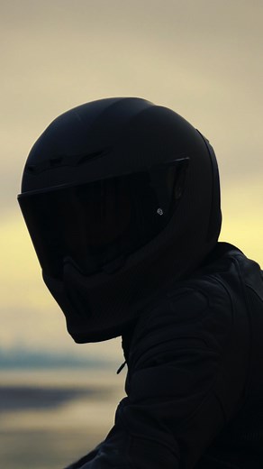 Ruroc Helmets on Instagram: "The EOX Raw Carbon exposes Ruroc’s signature raw carbon fibre weave. Showcasing the expertly hand-laid carbon in its rawest form, and encased in a clear matte coat. Completed with a tonal Ruroc logo embossed on the chin of the helmet. Link in BIO"