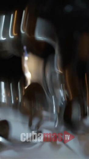 Cubamas TV on Instagram: "📺✨ ¿Qué harías si una promesa definiera tu destino? En un pasaje de Centro Habana, durante un apagón, se cruzan historias que nos recuerdan el peso de la palabra dada. Promesas es una serie cubana que te lleva al corazón de lo cotidiano, donde cada capítulo es una historia independiente… pero todas están unidas por lo que prometemos y lo que cumplimos. 🎭 Actúan: Yadier Fernández, Yailene Sierra, Osvaldo Doimeadiós, Amarilys Núñez, Denys Ramos, Yuliet Cruz, Carlos Luis