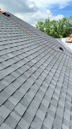 Un abuelo les pone la muestra: técnica de roofing y construcción