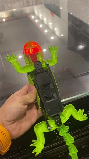 Discover the Addictive Wall Climbing Lizard Toy