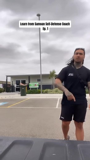 Teach you how to defend yourself from the 🔪 #SelfDefense #Samoan | Safar Bros