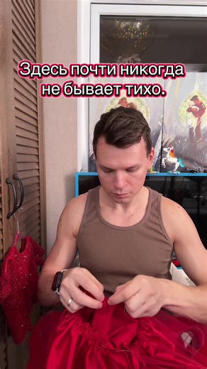 Это лишь часть платья, юбка будет пышнее и ткани будет больше. Иногда я сам не знаю что именно хочу сшить, какой фасон, но руки делают и в итоге будет что-то очень красивое и уникальное.