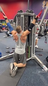 #TryThisThursday - I ALWAYS do this PIVOT PRONE PULL exercise on my back day! When this exercise is done properly it will target the LOWER TRAP muscles of your back, which really brings great definition to the point “topper” of that “upside down Christmas tree” (as many have called it) in the middle part of your back. 💪🏻💪🏻💪🏻 👉🏻To do this exercise properly I like to be on my knees and slide in close to the cable machine. My chest is puffed up ‘proud’ throughout the whole exercise and I ty