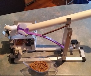 Automatic Catapult for Throwing Pet Food (dog, Cat, Chicken, Etc), Throwing Balls and More!