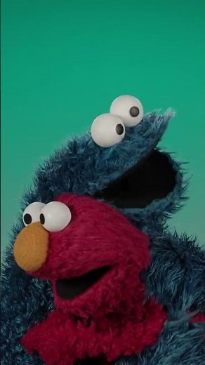 A Cookie Hug! 🍪#sesamestreet