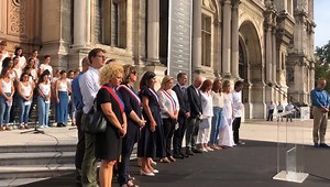 Depuis le 1er janvier, 97 femmes sont décédées sous les coups de leur compagnon ou ex-compagnon. C’est intolérable. Ce soir, sur le parvis de l’Hôtel de Ville, nous sommes toutes et tous réunis pour honorer leur mémoire. | Anne Hidalgo