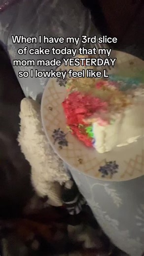 I love the cake my mom makes it’s soooo good but now I feel like really full 😞 Also I lost all my motivation so I’ll just post what I have right now of my animation 🤤 #cake #Ldeathnote #deathnote #nateriver #meow