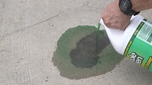 Oil spills and leaks on concrete are a common problem. Oil left on concrete for too long are extremely difficult to remove — even for the best cleaners to remove. And it may not be possible to remove it completely as concrete is porous and soaks up oil like a sponge deep into the concrete and not just on the surface. In this video, we show you how to remove a concrete oil stain using Simple Green All Purpose Cleaner. It’s orally non-toxic formula is designed to remove tough stains from any washa