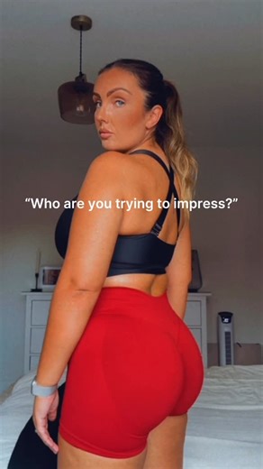 Libby | Online Fitness Coach ✨ on Instagram: "Glutes grew 🍑 Confidence grew ✨ But it’s always been about HER 💙 Ready to grow your glutes and your confidence? 🍑✨ Link in bio to apply."