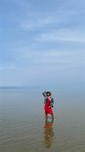 Alaina Pinto | New England Travel & Beyond on Instagram: "Have you walked the Brewster Flats? Here’s a guide for visiting the famous Brewster Flats on Cape Cod (if you’re an MA resident): ✨ TIMING IS EVERYTHING! The flats are a tidal wonder, so you MUST go at low tide! Check a specific Brewster, MA tide chart online (search “Brewster MA tide chart”). Aim to arrive 1-2 hours before low tide to explore as the water recedes! 🚗 PARKING PERMITS ARE A MUST! From June 15 to August 31, permits are REQU