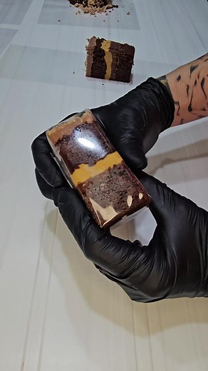 Yes, we hand wrap every slice air tight! This is how we do it! I've been told by my employees that I make it look easy 😊 I think at this point I've wrapped over 3,000 slices 🫶 This slice is frozen frozen! I was at my house while making these. It's not dry cake lol It's frozen #mycakeladyslices #cakecontent #satisfying