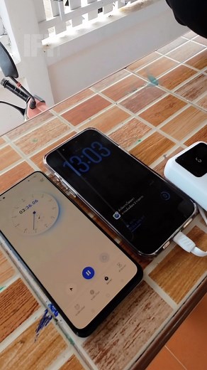 57K views · 575 reactions | เทสชาร์จ 10 นาที ด้วยพาวเวอร์แบงค์ P10 ชาร์จเร็ว 35W ⚡ ✅ มีสาย Type-C ในตัว + ช่อง USB-A / USB-C  เพียง 790 บาท |  ส่งฟรี |  เก็บปลายทาง | 懶 ประกัน 1 ปี | IFIX Technology | Facebook