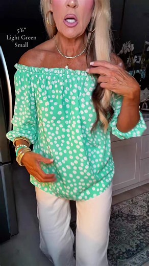 Such a stunning color!! Prettier in person!!! Wearing light green small #spring #ootd #gorgeous #shop #tiktokshop