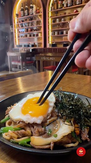 99-baht ($3) Beef Yakisoba with Fried Egg, made fresh by a Lovely Vendor 🍳✨