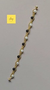 Easy bracelet tutorial. Have fun beading my dear friends. #bridejewelleryset #jewelry #Fashion #womenjewellery #handmadejewelry #womensfashion #bracelet #gift #womenjewelry #weddingjewellery #giftideas Eminem | Beaded jewelry tutorials