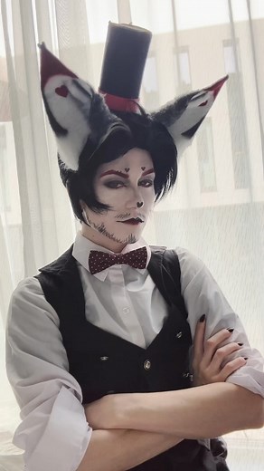 ❄️Wynter ❄️ on Instagram: "I am still working on the tail and the wings. But I couldn’t let my partner hang at a convention. Especially when they were going as Angel Dust. Big big thanks goes out to @lynxicosplay who made these absolutely stunning ears for husk! #hazbinhotel #husk #hazbinhotelhusk #cosplay"
