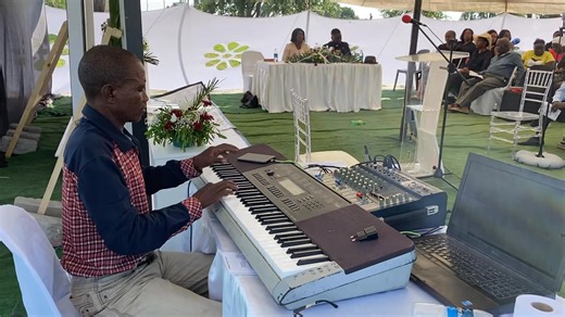 Muwambo gwaambambi okuza kehangano Mwambo Musical Works. Eli Konima yokahumba, moshituthidhimbulutho sha Tate Matias Kakoto okuziilila Monankali Koshiwana Trading oye kwa li omuthaaneki noku Tula komalungula Ano live streaming, For bookings call 264818071793 | Koshiwana Namibia