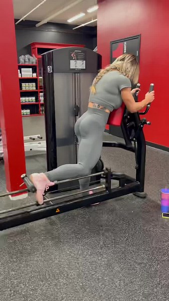 successful glute smashing day with @dem_fit 😍