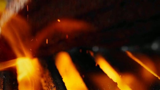 Carl's Jr. Big Char Chile Burger TV Spot, 'Play: $7.99'