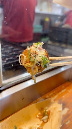 Takoyaki in Umeda, the most crowded, very delicious #Takoyaki #Umeda #Osaka
