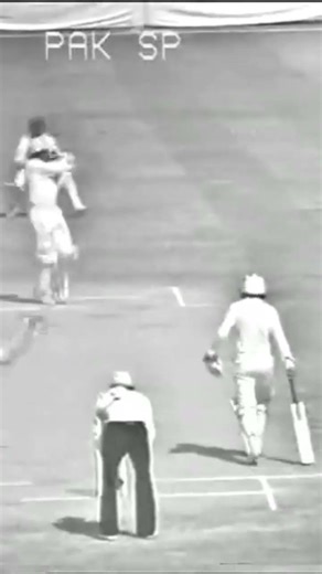 Majid's Drive and a Perfectly Timed Shot Four Runs!