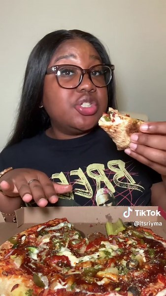 Customized Loaded Pizza Mukbang with Mom's Pizza