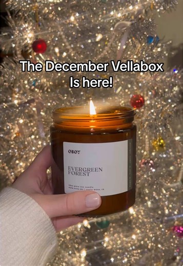 This year, to save me from tears I’ll…gift myself Vellabox! 🎁#vellabox #unboxing #candlesubscription #candleofthemonth #happyholidays