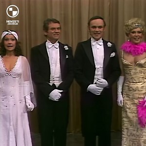 Az a szinte ismeretlen zeneszerző, akinek operettjében Honthy Hanna volt a primadonna, biztos lehetett a sikerben. Ez történt Fényes Szabolccsal is, aki alig múlt 18 éves, mikor az Operettszínház bemutatta operettjét, a Mayát. A mű azóta számtalan feldolgozást megért, mai videónkban Felföldi Anikó, Galambos Erzsi, Németh Sándor és Zana József előadásában láthatnak belőle egy népszerű részletet. #dunatv #retro #video | Duna Televízió