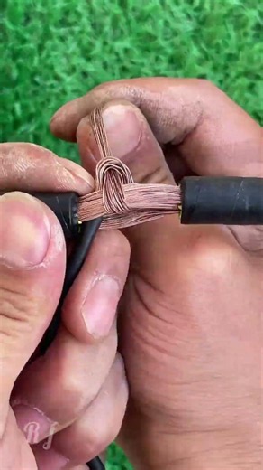 ​Heavy-Duty Copper Wire Splicing Technique for Maximum Strength and Conductivity