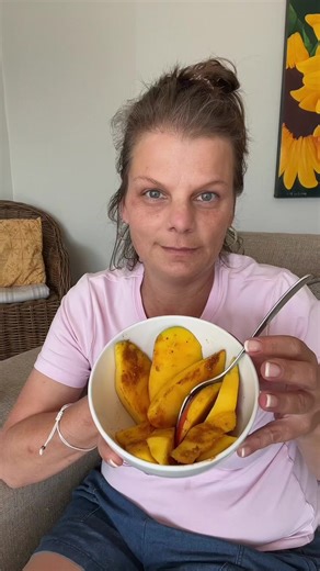#stitch with @Robyn Coetzee Mango, lemon juice, curry powder.#mangos #curry #lemonjuice #delicious