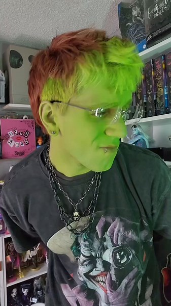 Creative Clown Makeup Tutorial with Colorful Techniques