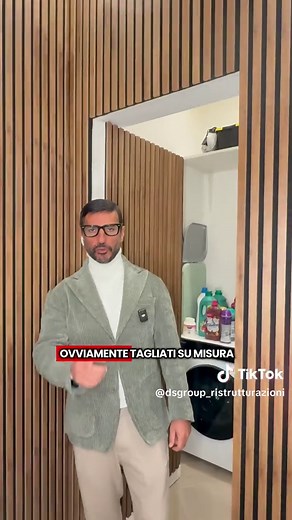 Una porta a scomparsa rivestita come la boiserie…ideale per cabine armadio e ripostigli 👀 E tu, vuoi realizzare una porta così? 🤔 🎬Agenzia TikTok: @SparkMarketing.it #porta #interiordesign #ristrutturazione #casa #edilizia