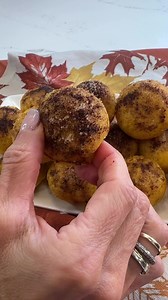 🧡PUMPKIN DONUT HOLES🧡 These baked, bite-sized gems deliver seasonal splendor and make a perfect treat for fall!✨🍂 Recipe on JoyBauer.com (link in comments) | Joy Bauer