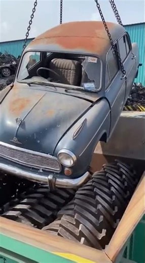 Old car in a Shredder Machine 🚘⚙️ Watch the Extreme industrial destruction 💥