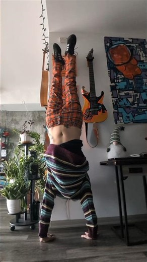 day 343 upsidedown ootd handstand challenge