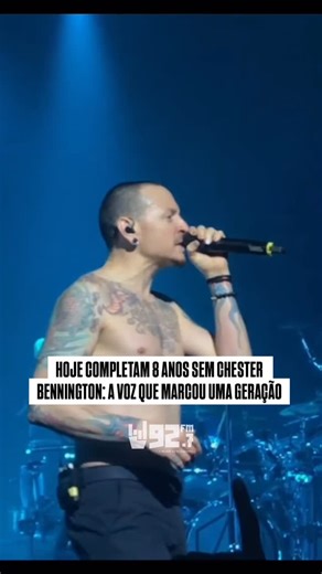 RÁDIO 92.7 FM on Instagram: "Em 20 de julho de 2017, o mundo perdeu Chester Bennington, vocalista do Linkin Park. Com sua voz potente e emocional, ele marcou uma geração e deixou um legado eterno na música. Oito anos depois, sua ausência ainda é sentida por fãs ao redor do mundo. 🕊️ 🖤 #linkinpark #rock #chesterbennington"