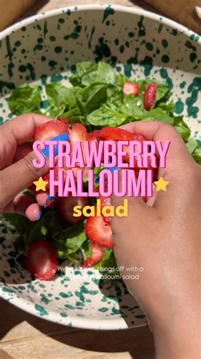 Strawberry Halloumi Salad 🍓 #saladrecipe #summerrecipes #summersalads #easyrecipes #halloumi
