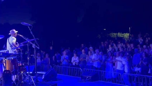 Y'all asked for it. So here's some 💃 from last night #SheJustWantsToDance | Keb' Mo'