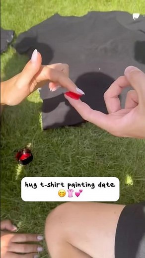 Hug T-Shirt Painting Date | Fun Craft for Friends or Couples #couple #bestfriend #tshirt