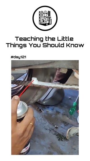Teaching the Little Things You Need to Know | Day 121 Episode 1 | Easy Way to Clean a Rusty Motorcycle Chain Properly Description: Welcome to Day 121 Episode 1 of Teaching the Little Things You Need to Know! In this episode, I’ll share a simple and effective way to clean a rusty motorcycle chain and restore its performance. Over time, chains can collect dirt, grease, and rust, which may affect smooth movement and durability. Start by placing the motorcycle on a stable stand and turning off the e