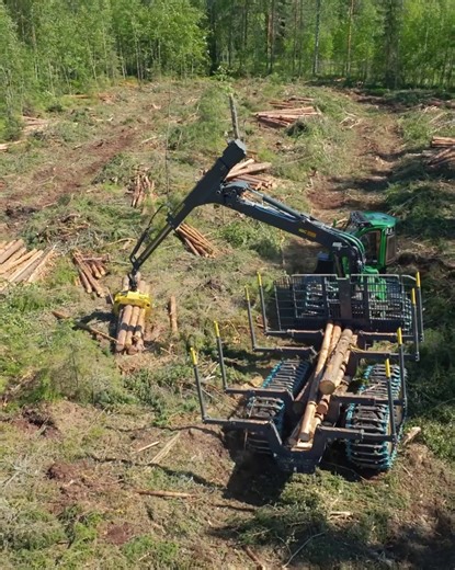 105K views · 729 reactions | You spoke, we listened!  The H Series forest machines are packed with smart features tailored to your needs. What feature are you most excited about? Let us know!  | John Deere | Facebook